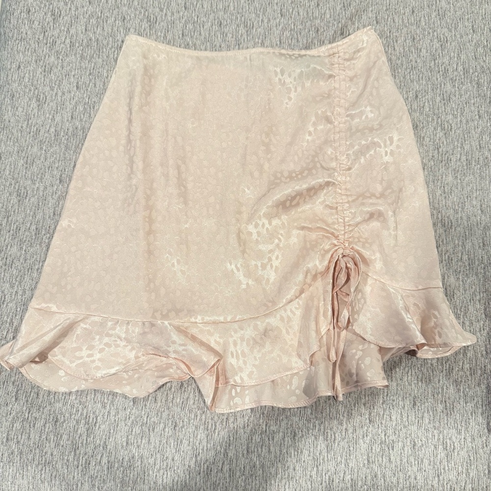 Forever 21 Baby Pink Silky Ruched Mini Skirt with Leopard Print (SIZE M)